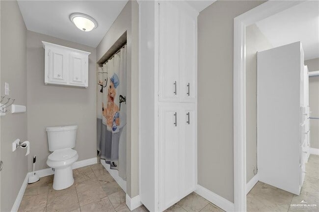 Building Photo - 9812 Las-Palmas Dr