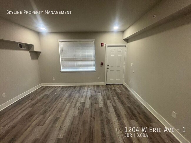 Building Photo - 1204 W Erie Ave