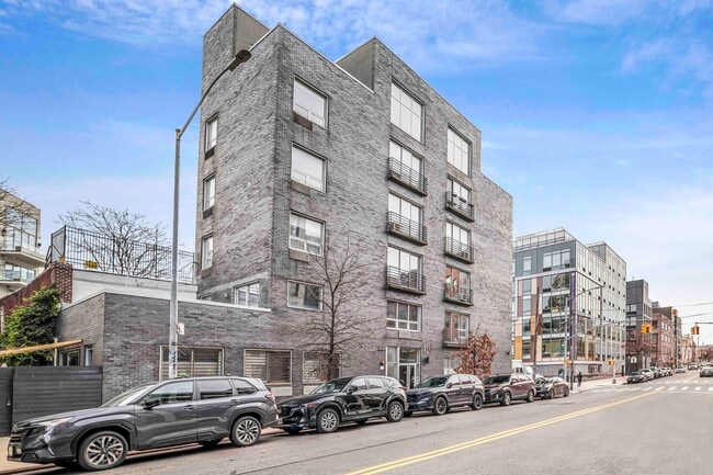 Building Photo - 15 Roebling St