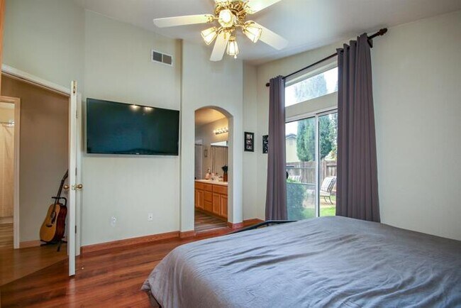 Building Photo - Spacious 3 Bedroom in Citrus Heights