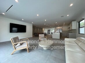 Building Photo - 5735 Saloma Ave