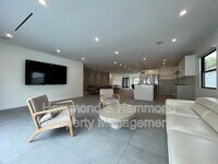 Building Photo - 5735 Saloma Ave