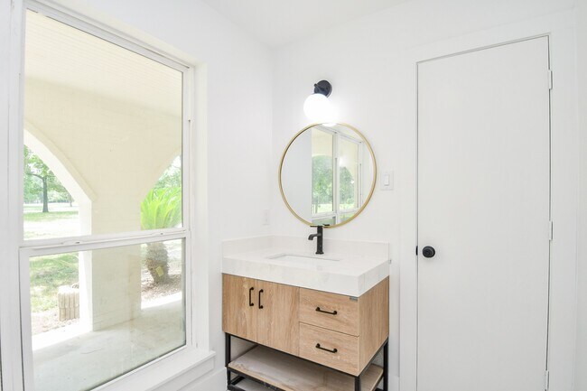 Building Photo - 6914 Evergreen St