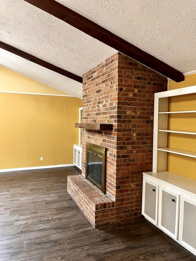 Building Photo - 2600 Arbor Dr