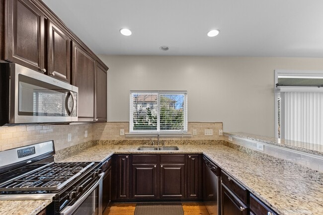 Building Photo - 5023 Lake Grove Blvd