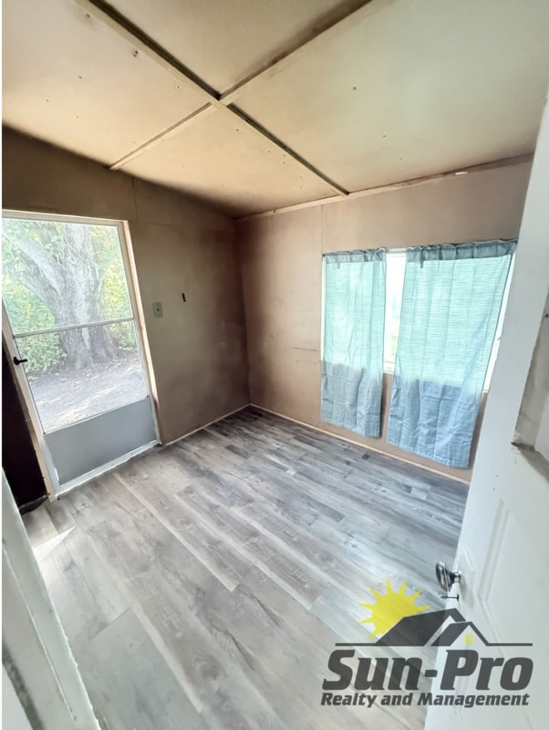 Building Photo - 136 W Pine Bluff St