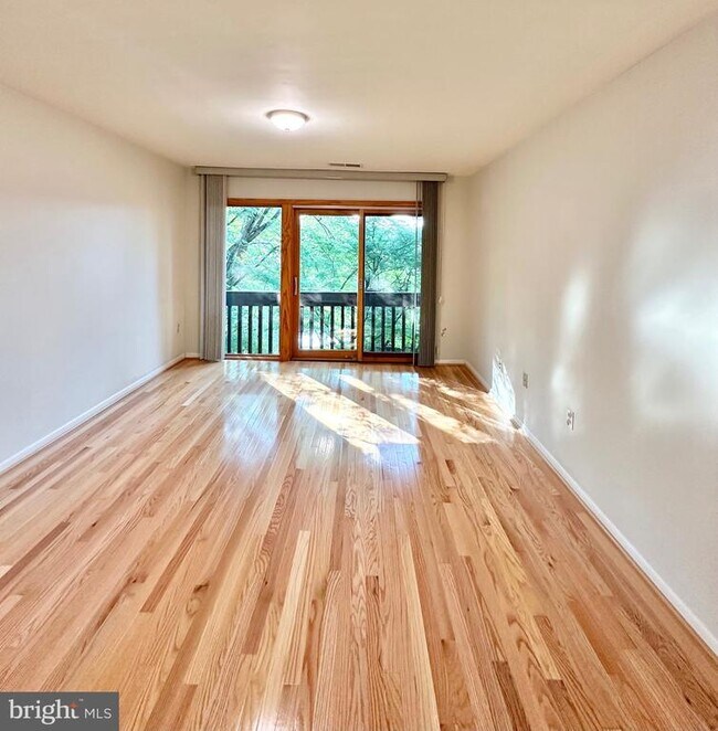 Building Photo - 2021 Lakebreeze Way