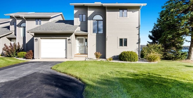 Building Photo - Lakefront End-Unit Condo with Crystal Lake...