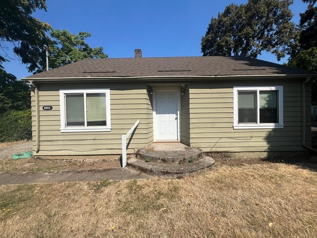 Primary Photo - Spacious 2 Bed/ 1 Bath House For Rent!