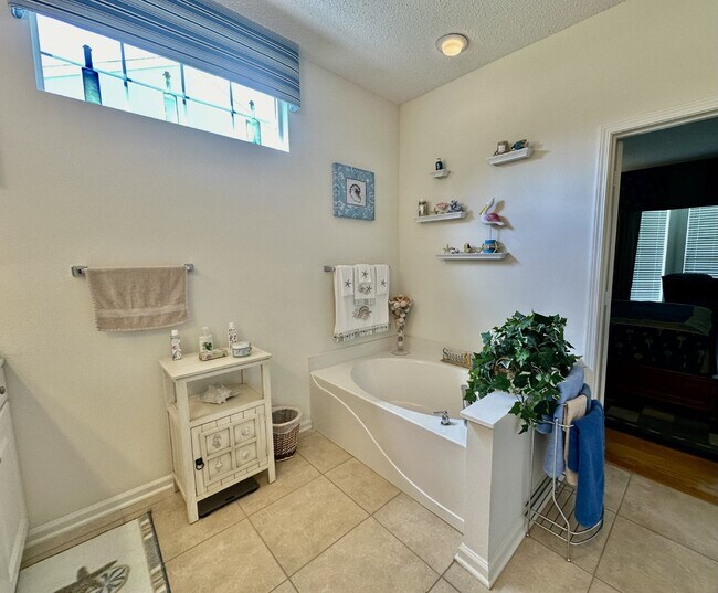 Building Photo - Large Beautifully Furnished Home in Sun City!