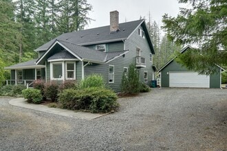 Building Photo - Move in Special! Ravensdale 3 Story,on shy...