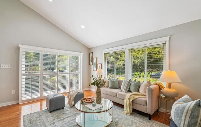 Building Photo - 276 W Meadowland Ln