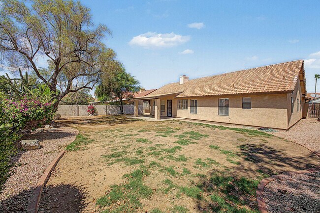 Building Photo - 5719 E St John Rd