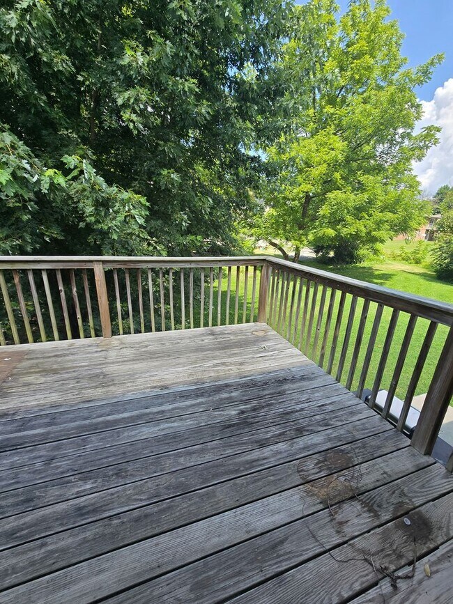 Building Photo - 722 Pear Tree Cir