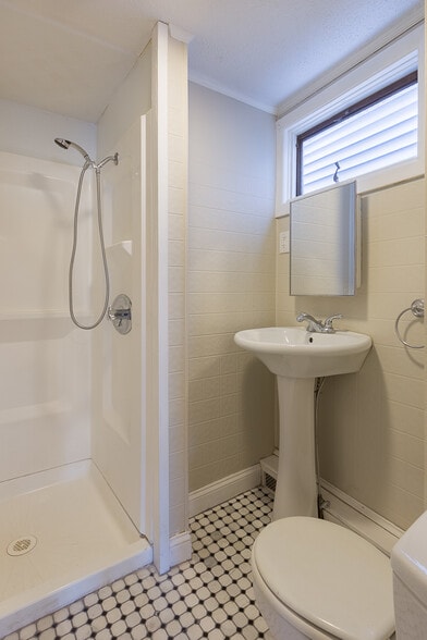 Building Photo - 97 Bridge St