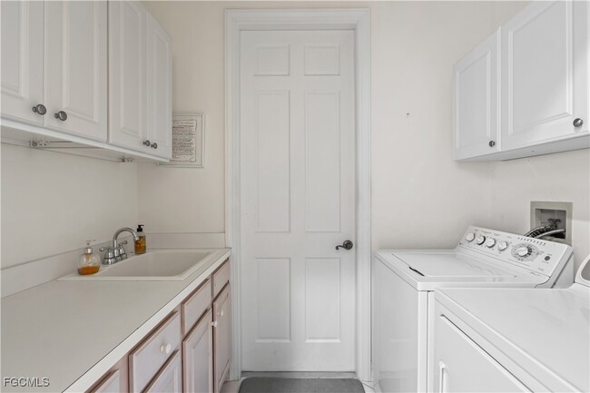 Building Photo - 3400 Riviera Lakes Ct