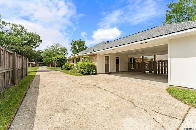 Building Photo - 5431 Charing Way Ave