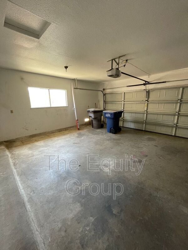 Building Photo - 708 S Peggy St