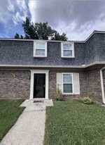 Building Photo - 1010 Country Club Rd