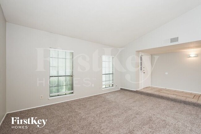 Building Photo - 4200 Wayfaring St
