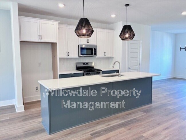 Building Photo - 565 Folk Song Wy