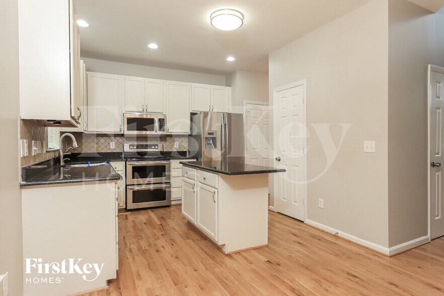 Building Photo - 3802 Northumberland Dr