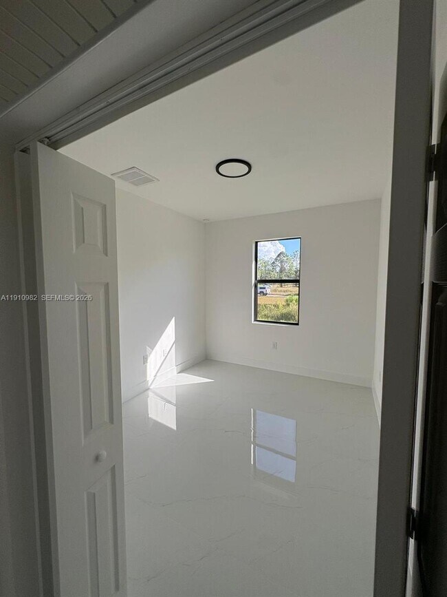 Building Photo - 1201 Leroy Ave