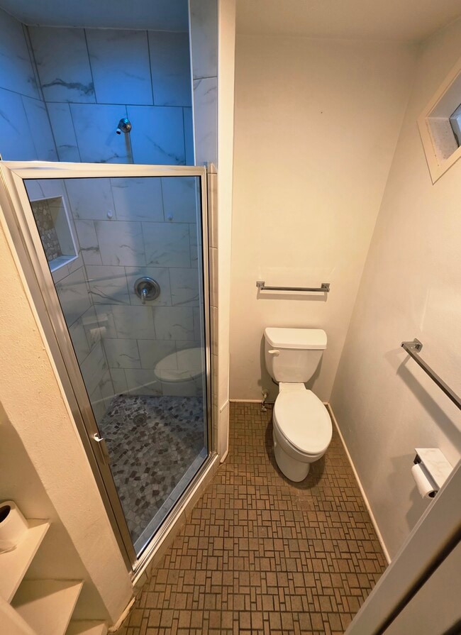 Building Photo - 534 Beechwood Dr