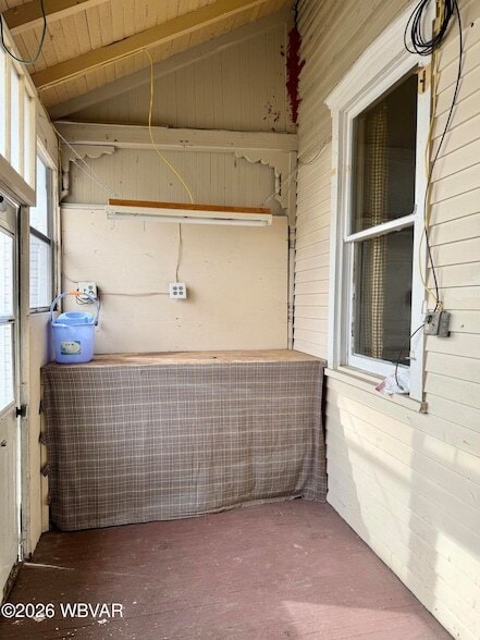 Building Photo - 212 Montour St N