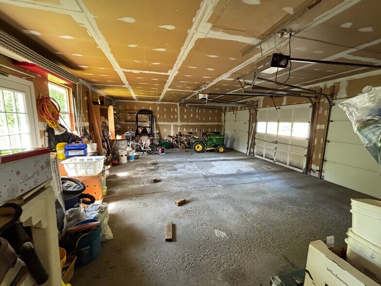 Building Photo - 296 Birchwood Dr N
