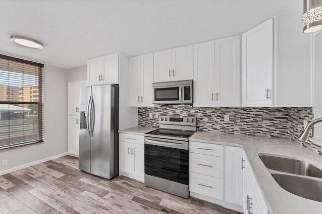 Building Photo - 4530 Pinebrook Cir