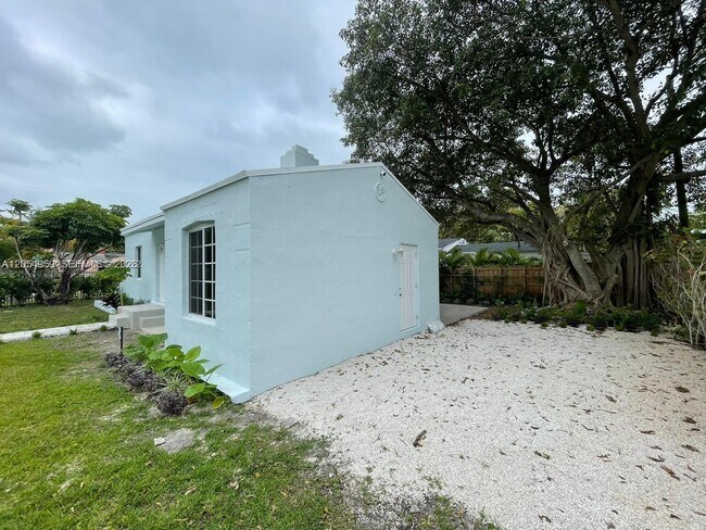 Building Photo - 6344 NW Miami Pl