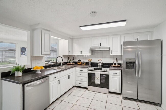 Building Photo - 3524 Cincinnati Dr