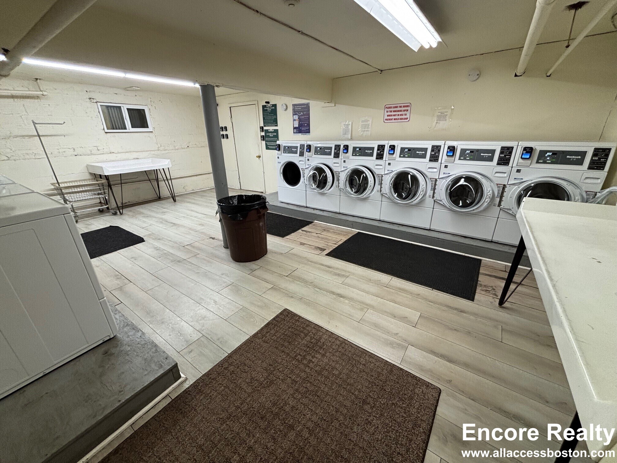 Building Photo - 19 Thatcher St