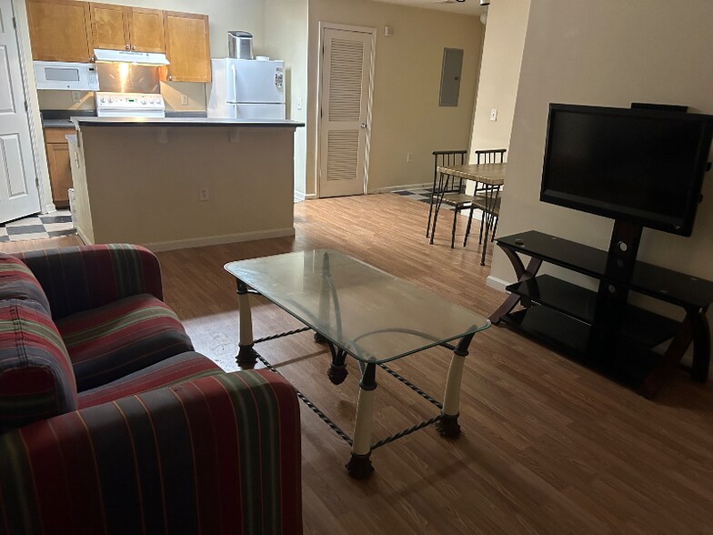 Building Photo - 725 Denali Way