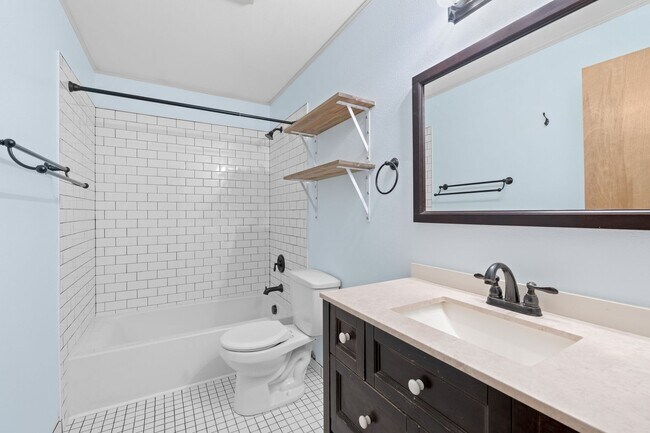 Building Photo - Liberty Lake 4 Bed 2 Bath Home that has been nicely updated