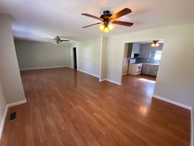 Building Photo - 4029 Stone Dr