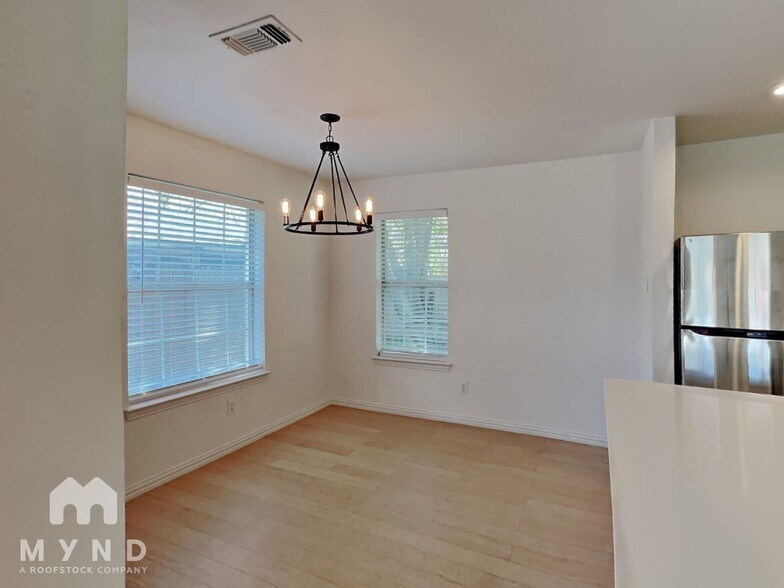 Building Photo - 1503 Pearson Ave