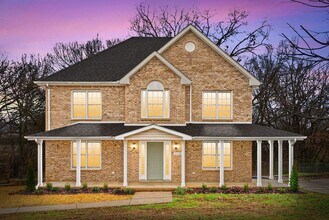 Building Photo - Spacious 3 bedroom 2 1/2 bath home for rent!