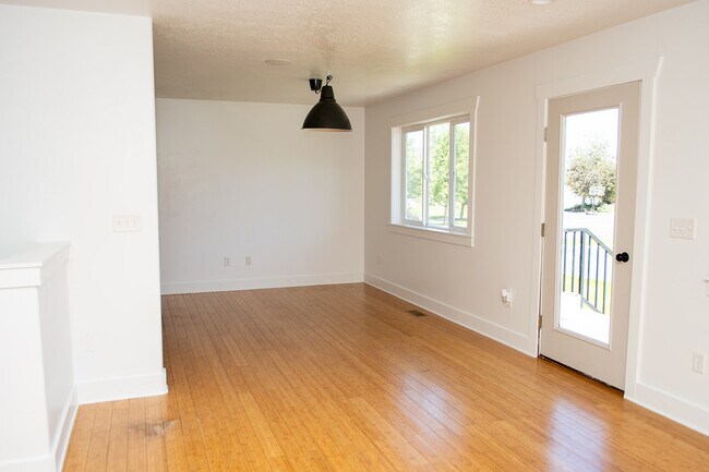 Building Photo - 845 2550 S