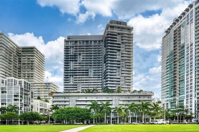 Building Photo - 121 NE 34th St