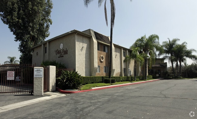 Primary Photo - Casa Linda Apartments