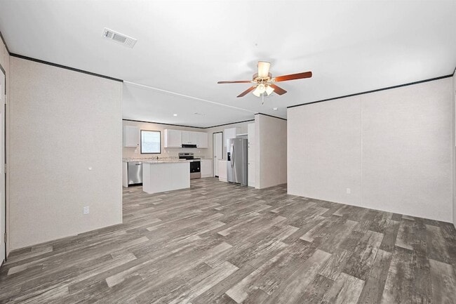 Building Photo - 305 W Buell Dr