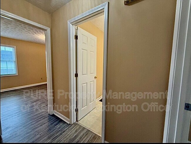 Building Photo - 198 Daisy St