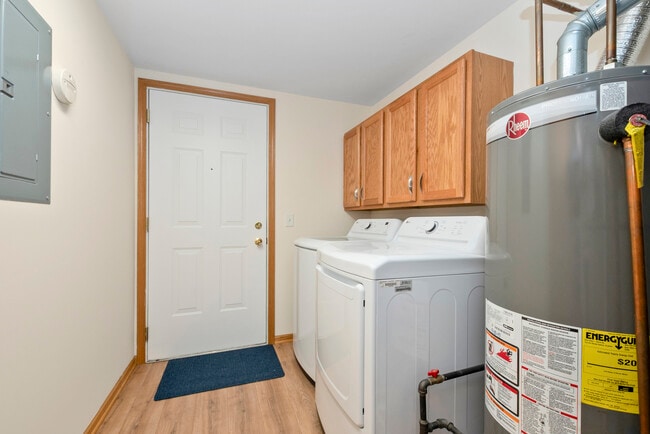 Building Photo - 16641 Liberty Cir