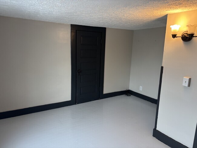 Building Photo - 525 Pike Ave SW