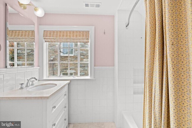 Building Photo - 6045 Edgewood Terrace