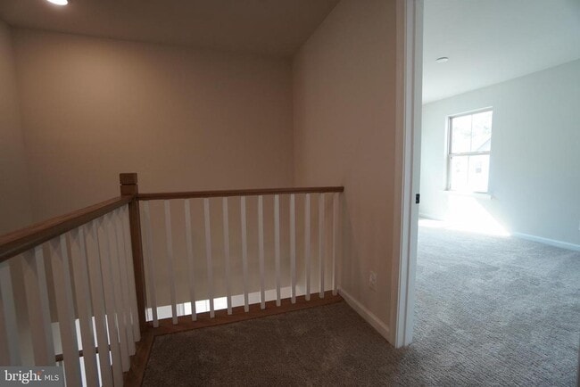 Building Photo - 612 America Dr