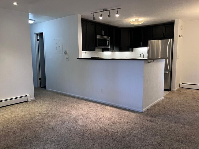 Building Photo - Fabulous 2 Bedroom 2 Bathroom Condo in Boulder!
