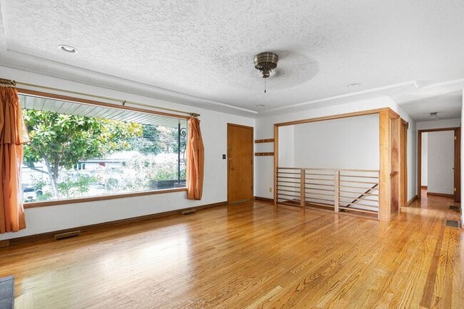 Building Photo - 2948 SE Sherrett St